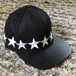 ⭐️🖤🤍STAMPD Signature Star Hat🤍🖤⭐️ Unisex